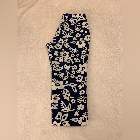 Tommy Hilfiger Floral White & Blue Capri Pants - Picture 3 of 9